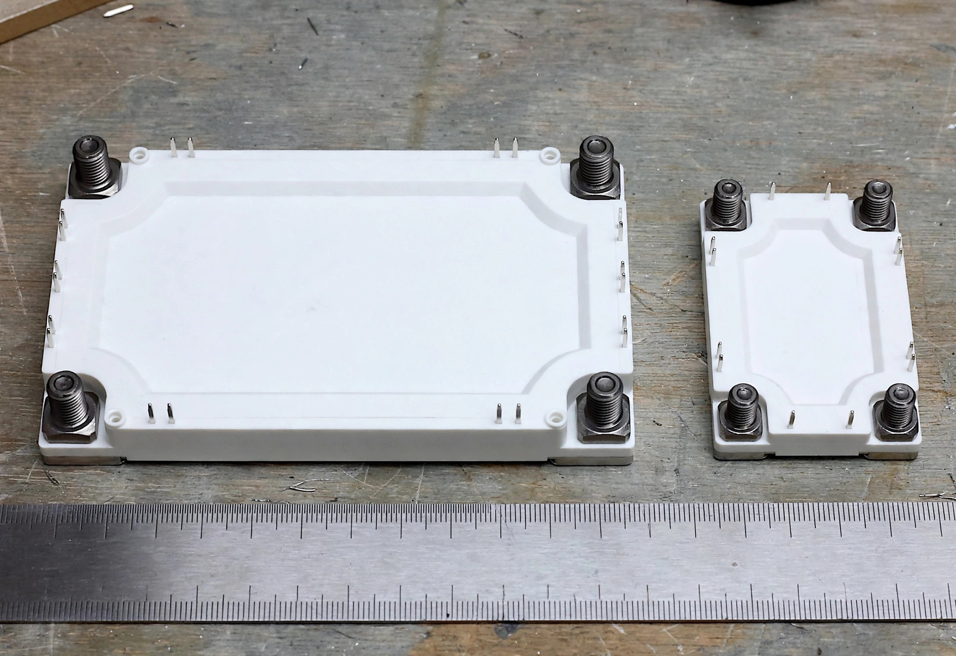 62mm vs 34mm SiC power module package size comparison