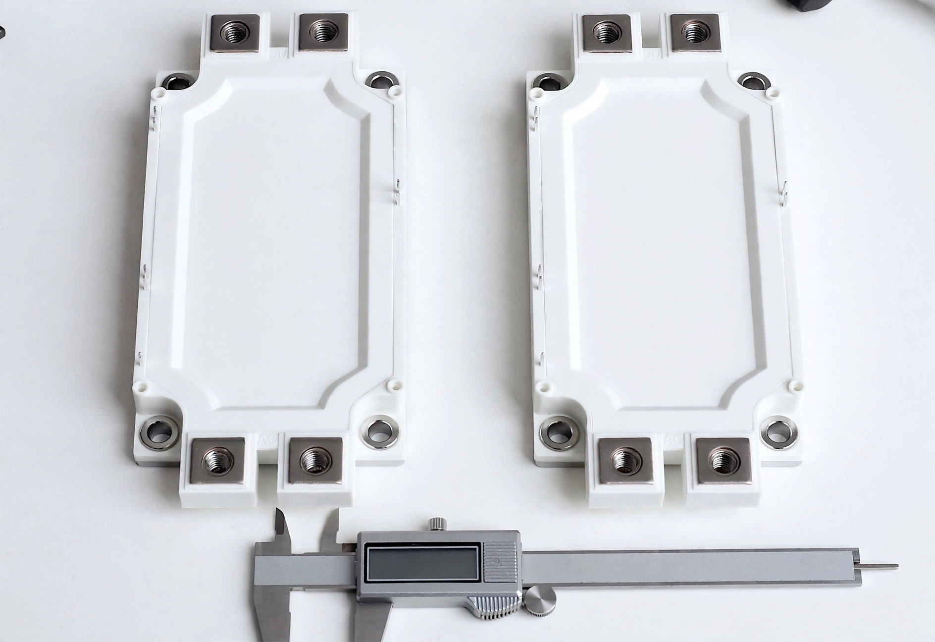 Pin-to-pin comparison of SiC power modules